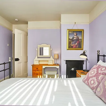 The Castle House * Уитби